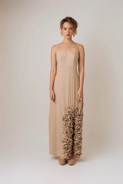 Vestido Corte Princesa Con Abertura Y Ruche