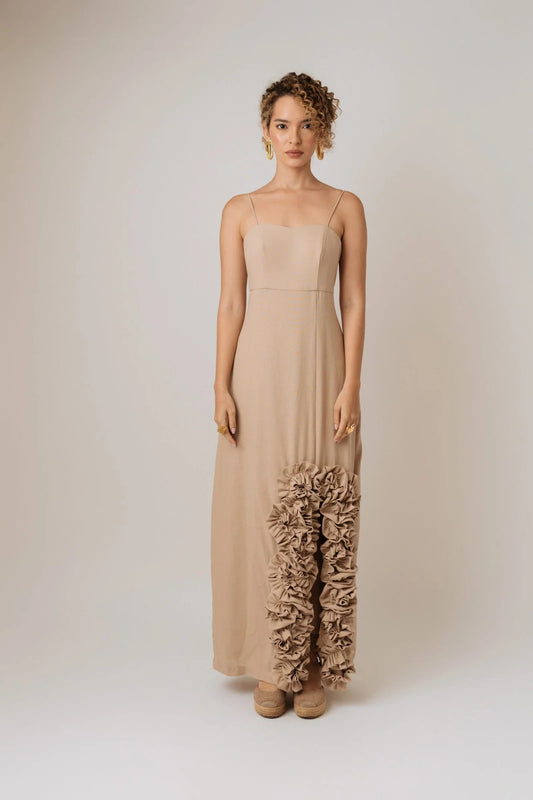 Vestido Corte Princesa Con Abertura Y Ruche