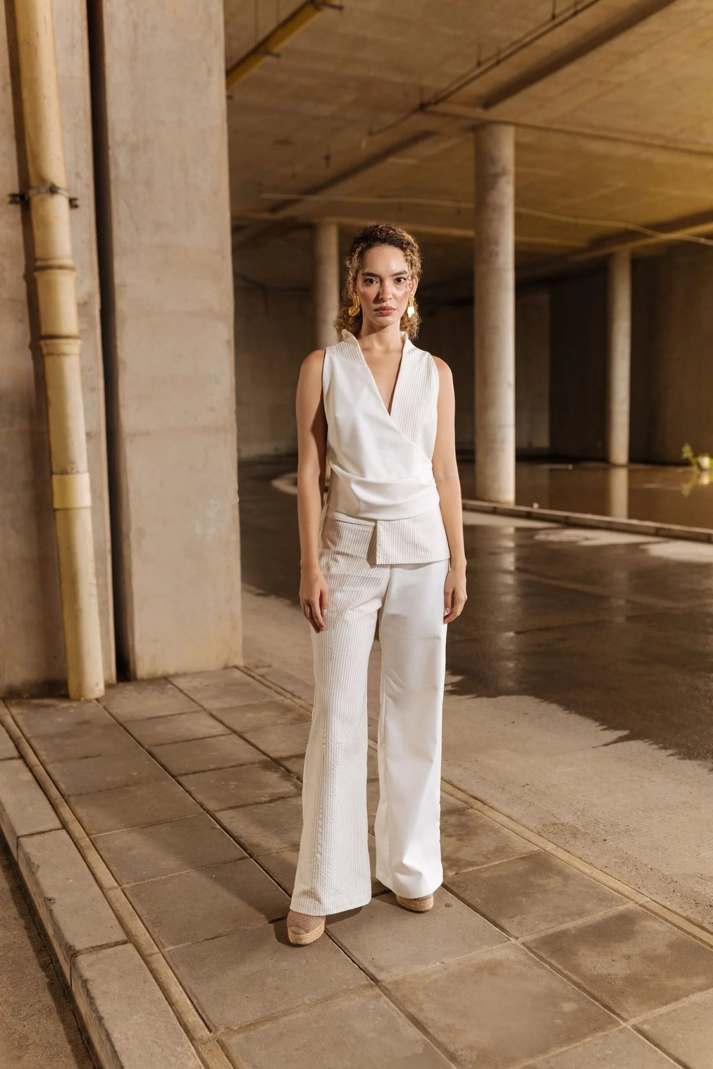 Blusa Asimetrica Pespuntada Con Pliegues