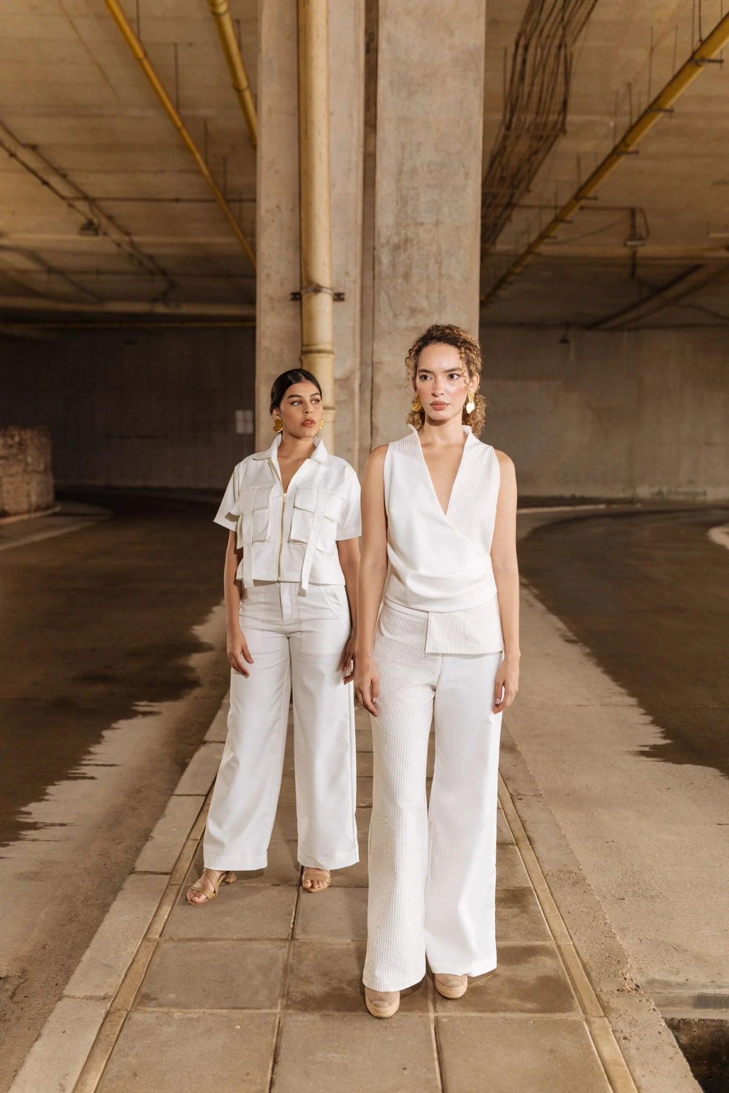 Blusa Asimetrica Pespuntada Con Pliegues