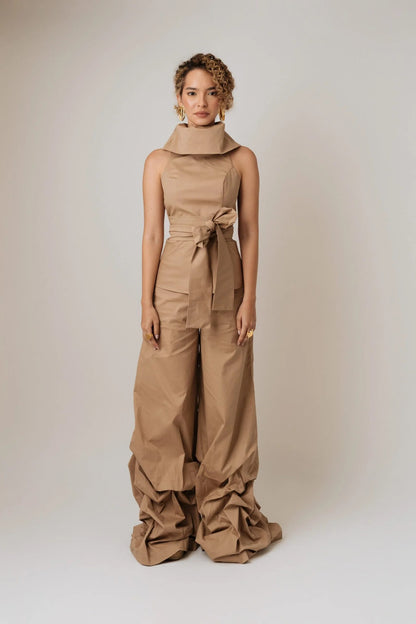 Pantalón Bota Amplio Con Pellizcos