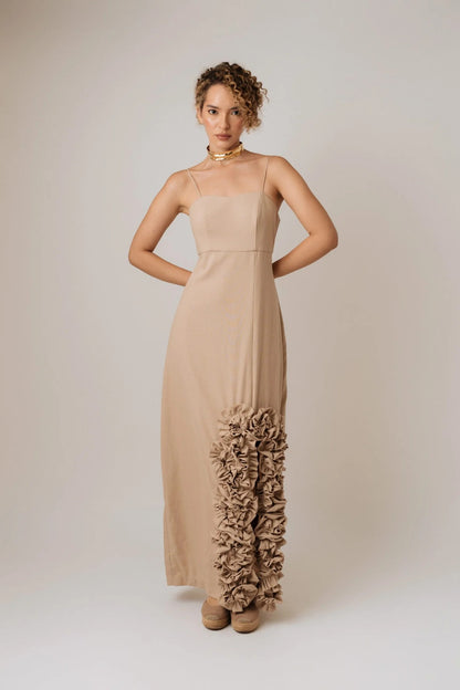 Vestido Corte Princesa Con Abertura Y Ruche